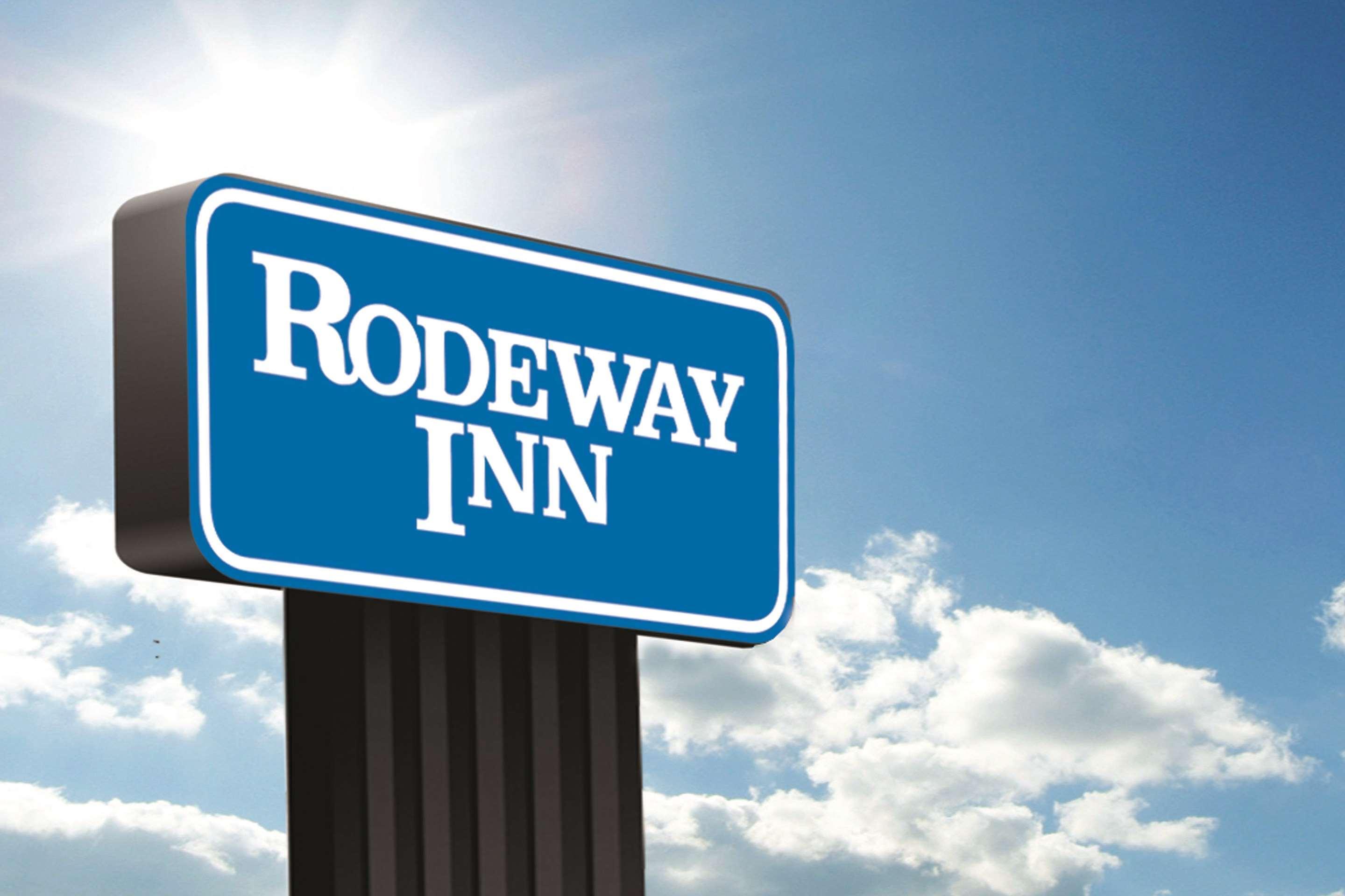 Rodeway Inn Windsor Mill Exterior photo